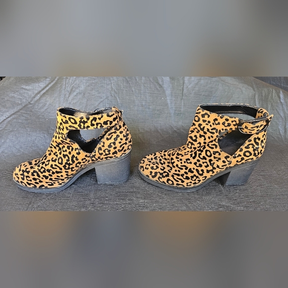 Mix No. 6 Women's Tan/Black Cheetah Microsuede Ankle Boots Size 9 - Picture 2 of 6